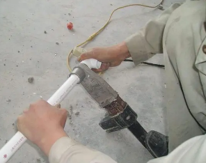 官渡漏水维修电话